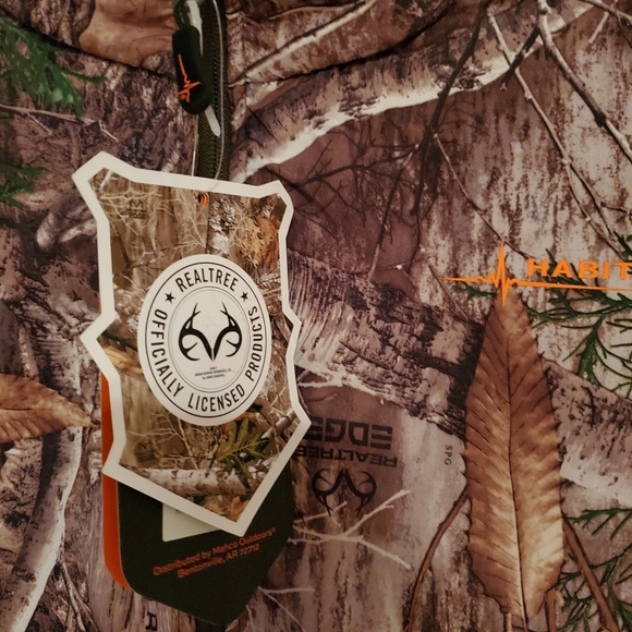 Realtree 1/4 zip pullover - Picture 3 of 4